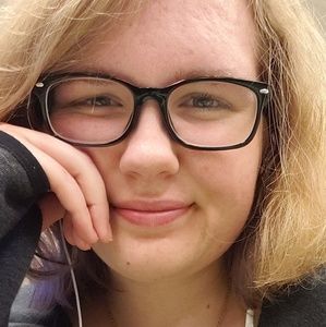 Meet your Posher, Claudia